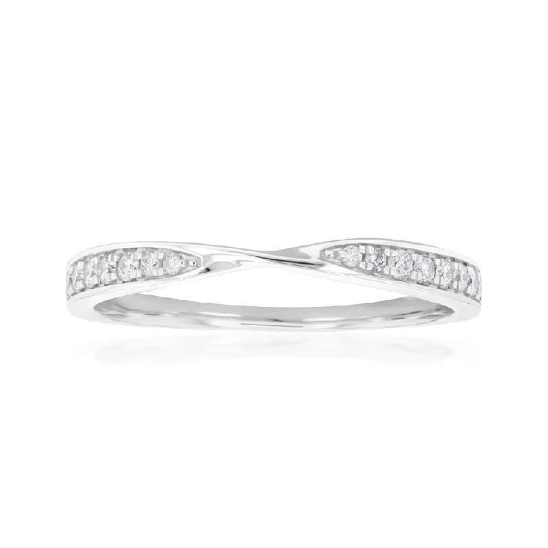 gold-plated chain necklace with charms 9ct White Gold Diamond Eternity Ring with 16 Brilliant Cut Diamonds