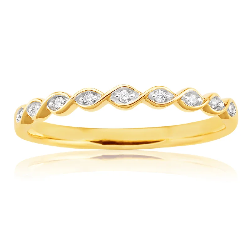 vintage sapphire engagement ring 9ct Yellow Gold Diamond Ring with 9 Brilliant Diamonds