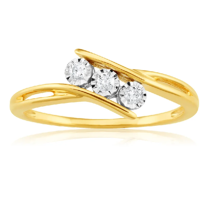 minimalist gold crescent moon necklace 9ct Yellow Gold Diamond Trilogy Ring  Set with 3 Stunning Brilliant Diamonds