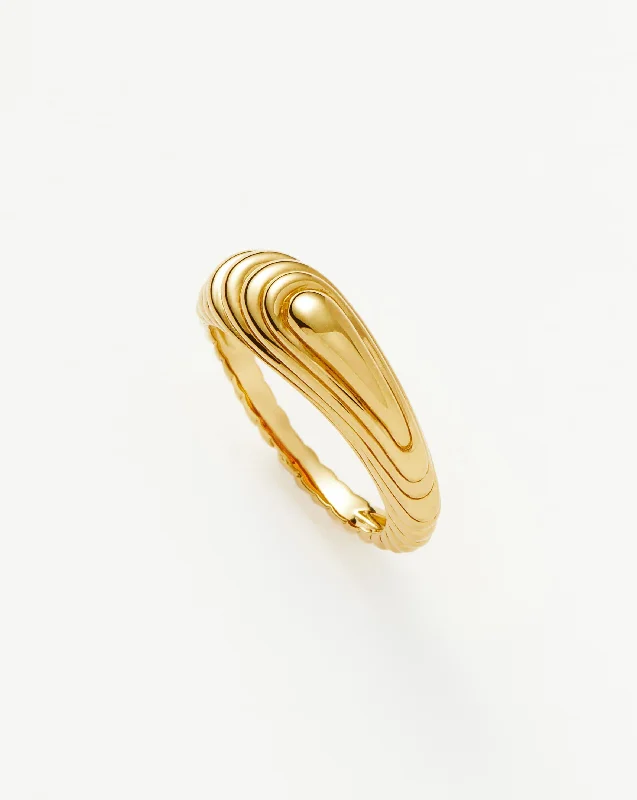 Wavy Ridge Stacking Ring