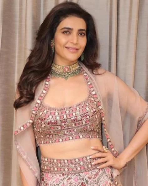 classic diamond solitaire earrings Karishma Tanna - Anahita Polki Choker