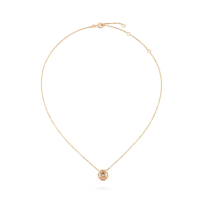 chunky silver hoop earrings Extrait de Camélia Necklace