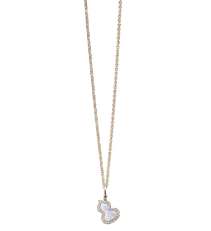 hammered gold stacking rings Small Wulu pendant in 18K rose gold with diamonds and MOP